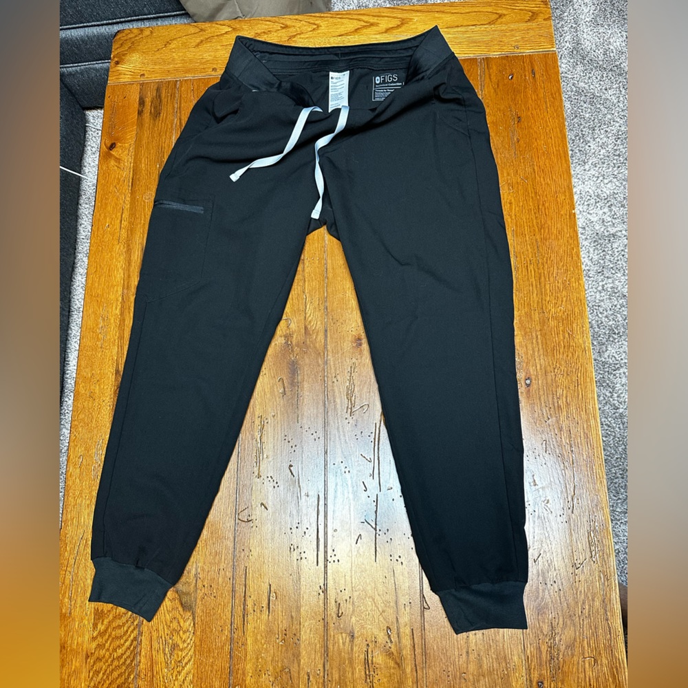 Women’s Scrub Joggers with Cargo Pocket